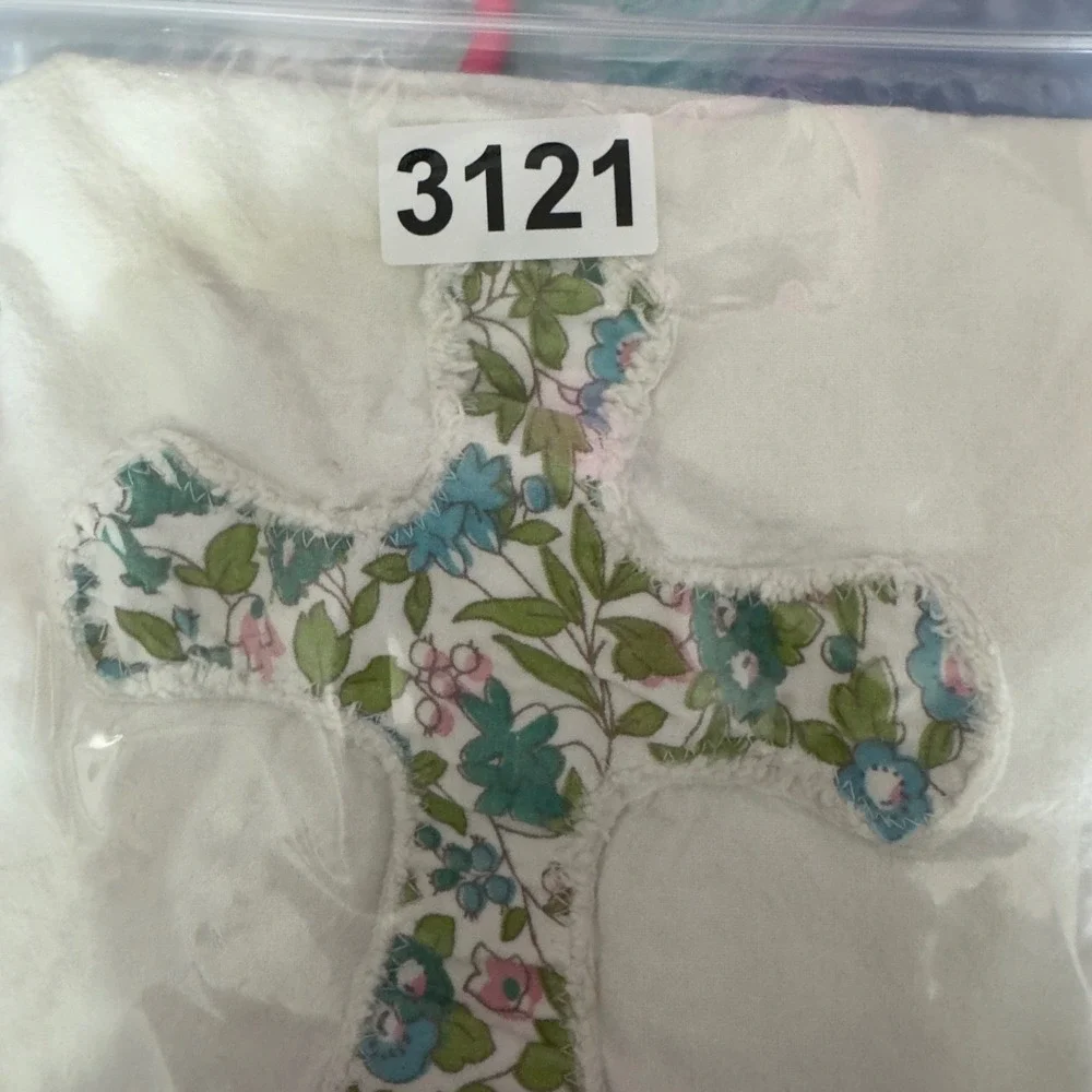 3121 | Glory Haus Cross Flowers Tea Towel Floral Applique Boho Christian 19x25
